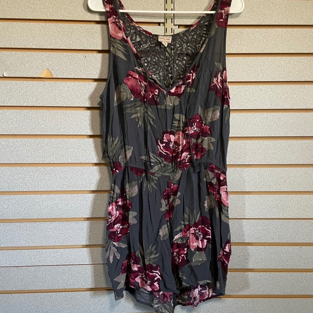 Cape Juby Floral Romper Gray Burgundy Lace Back Sleeveless Medium‎ M
